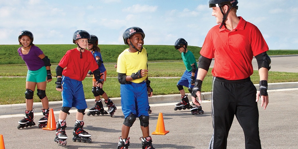 kids rollerblading